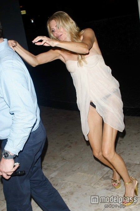 ポーズがインパクト大のブランディ。x17online.com / Zeta Image