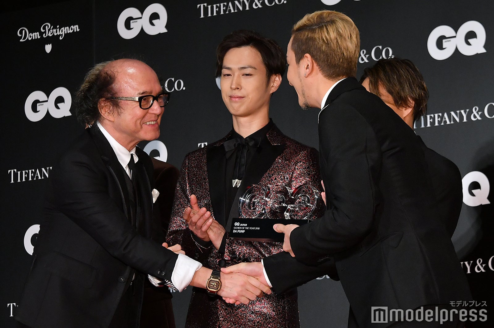 ISSA（右）（C）モデルプレス