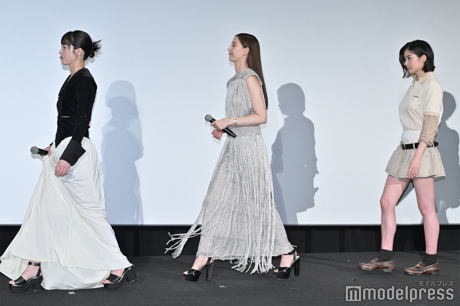 清野菜名、新木優子、佐久間由衣（C）モデルプレス