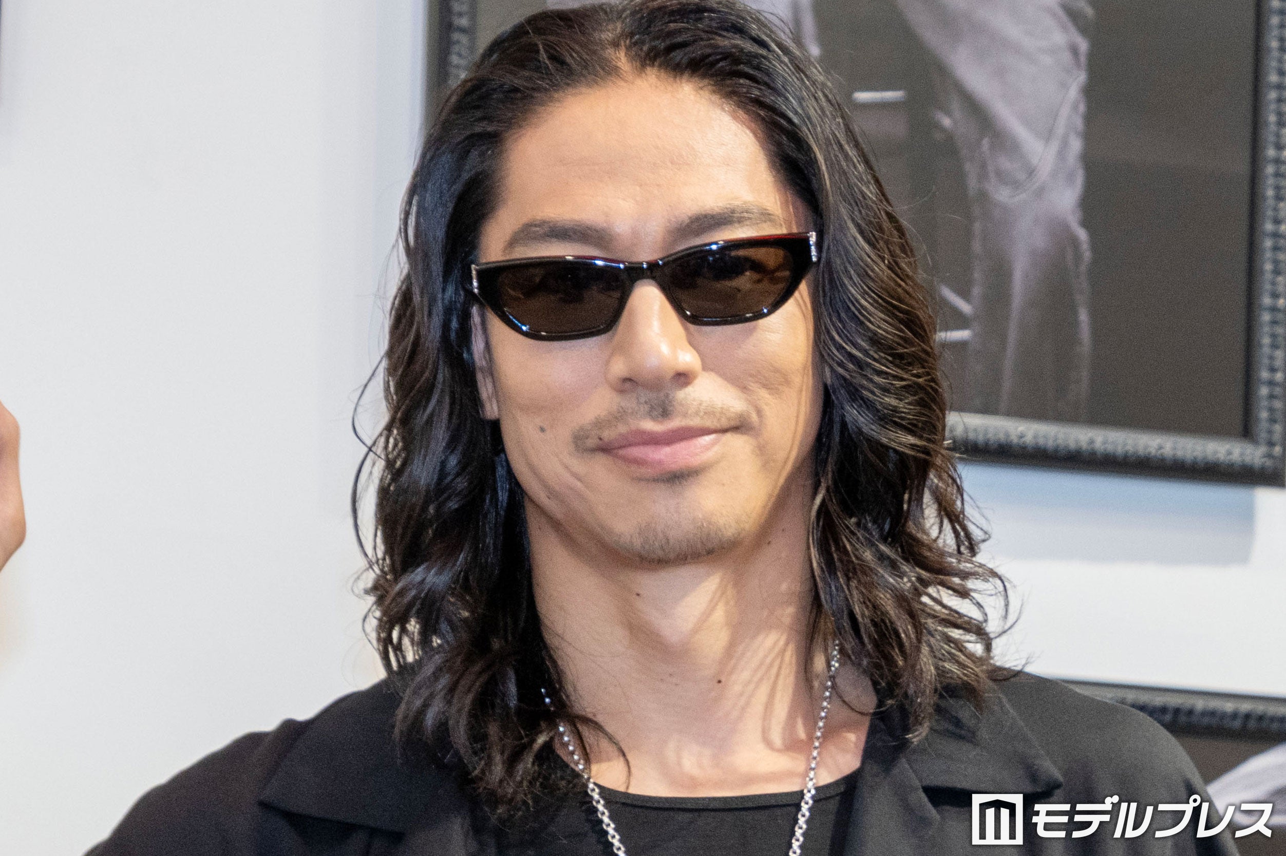 EXILE・AKIRA、“3児の父”HIROの変化明かす「9時には電話がつながらない」