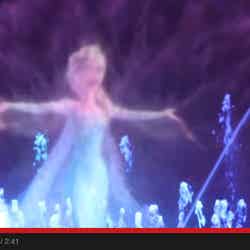 「アナと雪の女王」／The DIS「"Let It Go" from Disney's "Frozen" in "World of Color - Winter Dreams"」／YouTubeより