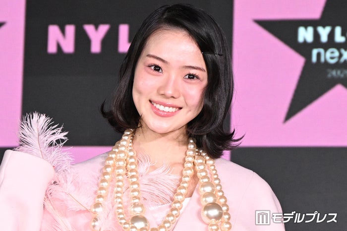 「ゴジュウジャー」二代目ヒロイン話題の志田こはく、ミニスカオールブラックコーデ披露「大人っぽい」「抜群のスタイル」と反響