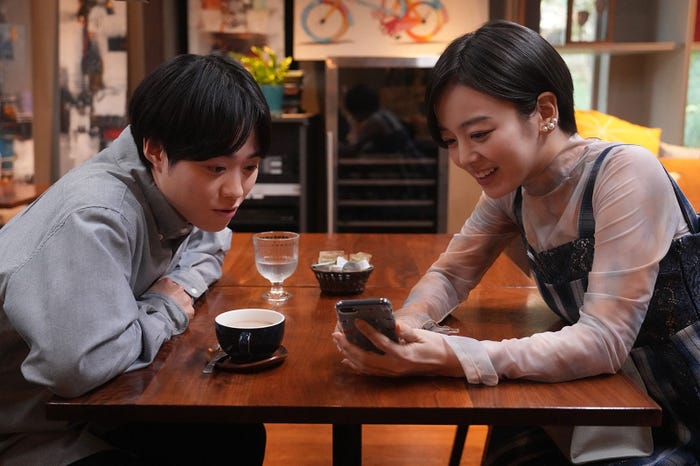 大橋和也、伊原六花(C)2024映画「ふしぎ駄菓子屋 銭天堂」製作委員会