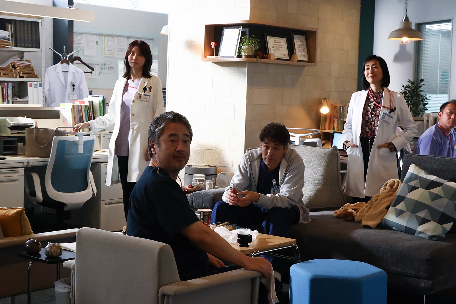 森カンナ、赤堀雅秋、佐藤隆太、木村多江「まどか26歳、研修医やってます！」（C）TBS