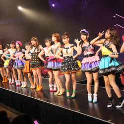 HKT48 ひまわり組＋AKB48 チーム B「ただいま 恋愛中」公演（C）AKS