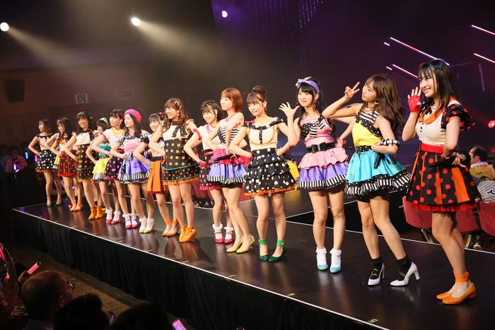 HKT48 ひまわり組+AKB48 チーム B「ただいま 恋愛中」公演(C)AKS