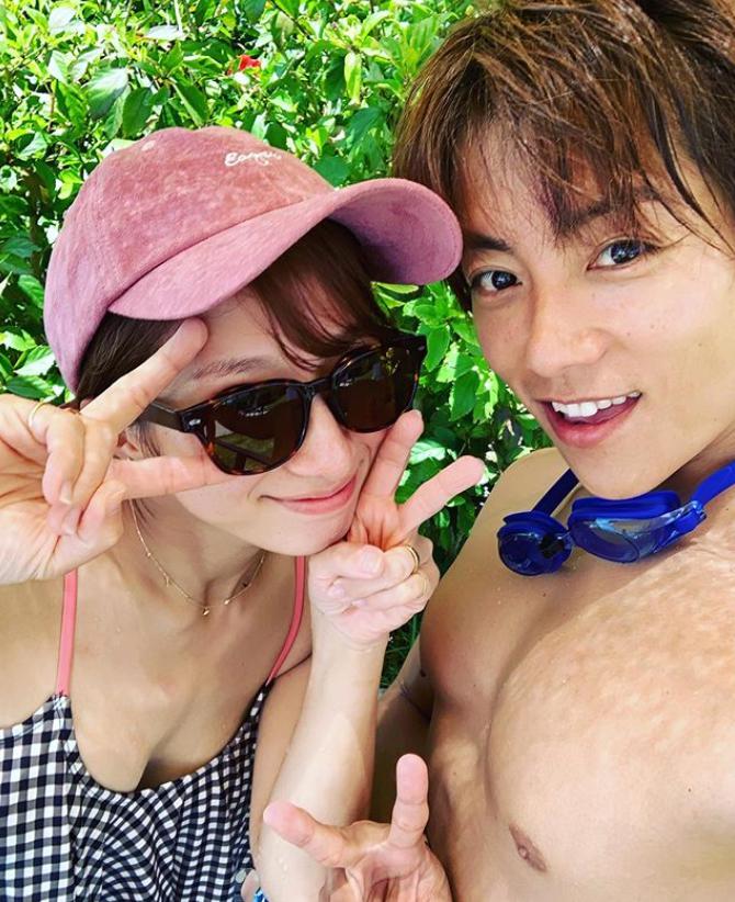 辻希美 杉浦太陽 水着で密着 ラブラブ夫婦ショットに 最高 の声 モデルプレス 辻希美 杉浦太陽 水着で密着 ラブラブ夫婦ショットに 最高 の声 モデルプレス