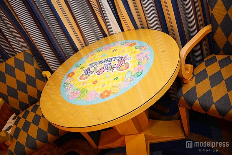 サイドテーブル