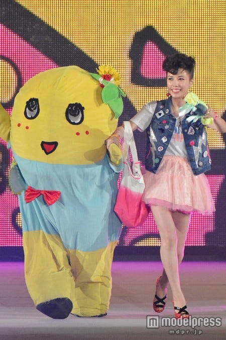 ファッション&音楽イベント「GirlsAward 2014 SPRING/SUMMER」に出演した仲里依紗とふなっしー