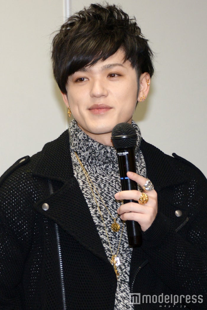AAA末吉秀太&日高光啓、ファン20人と至近距離で“ガチンコ対決”<モデルプレス独占>