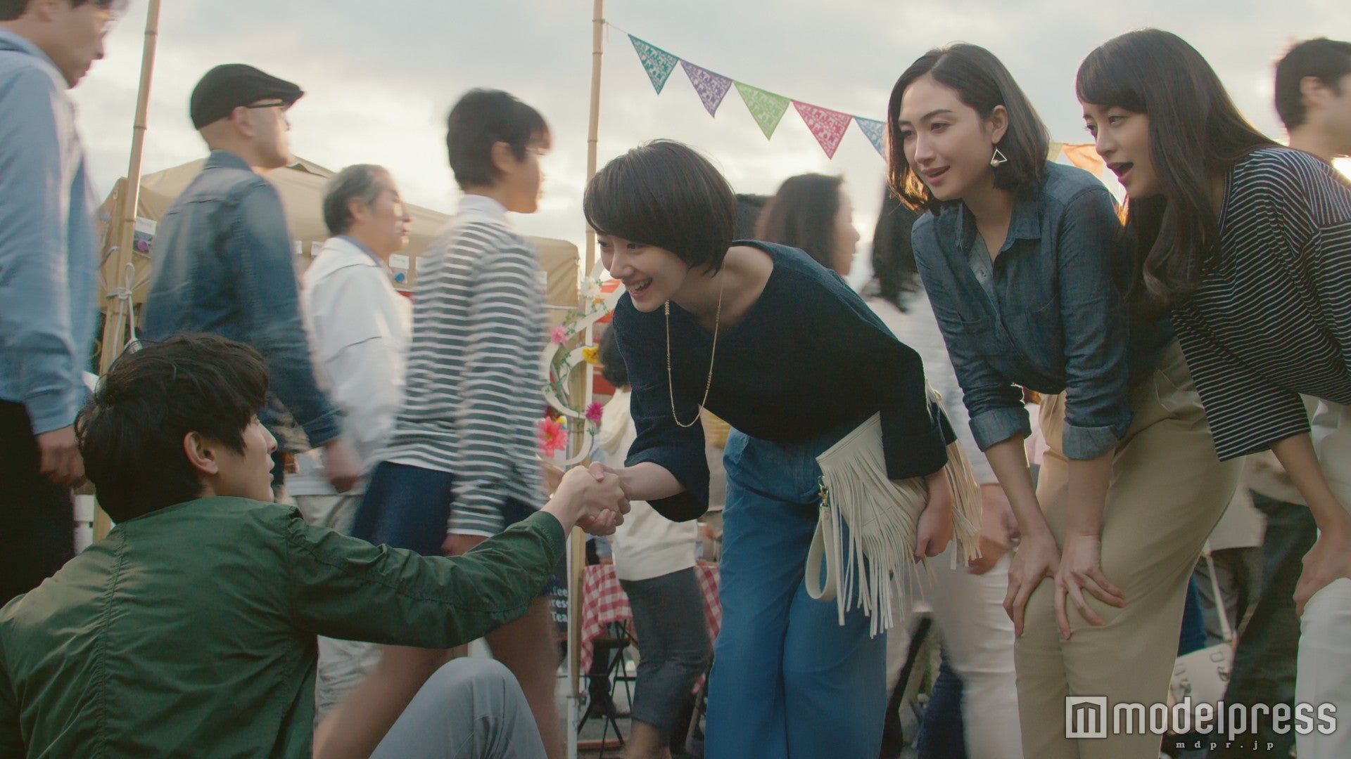 （左から）高良健吾、香椎由宇、波瑠、山本美月