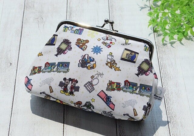 雑誌　ムック本　ムック　付録　人気　おすすめ　オススメ　宝島社　宝島　レビュー　便利　優秀　当たり　最高　2023　ディズニー　ディズニーグッズ　ディズニー付録　ディズニーストア　30周年　がま口ポーチ