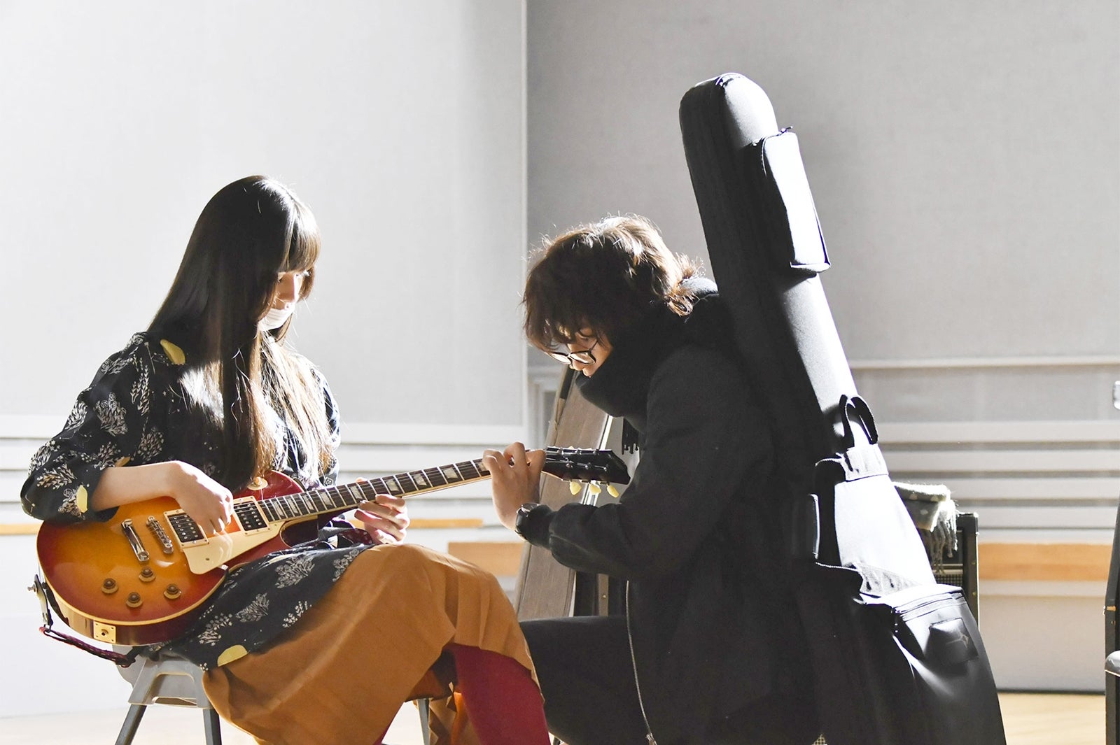 中条あやみ、小関裕太（C）2017映画「覆面系ノイズ」製作委員会