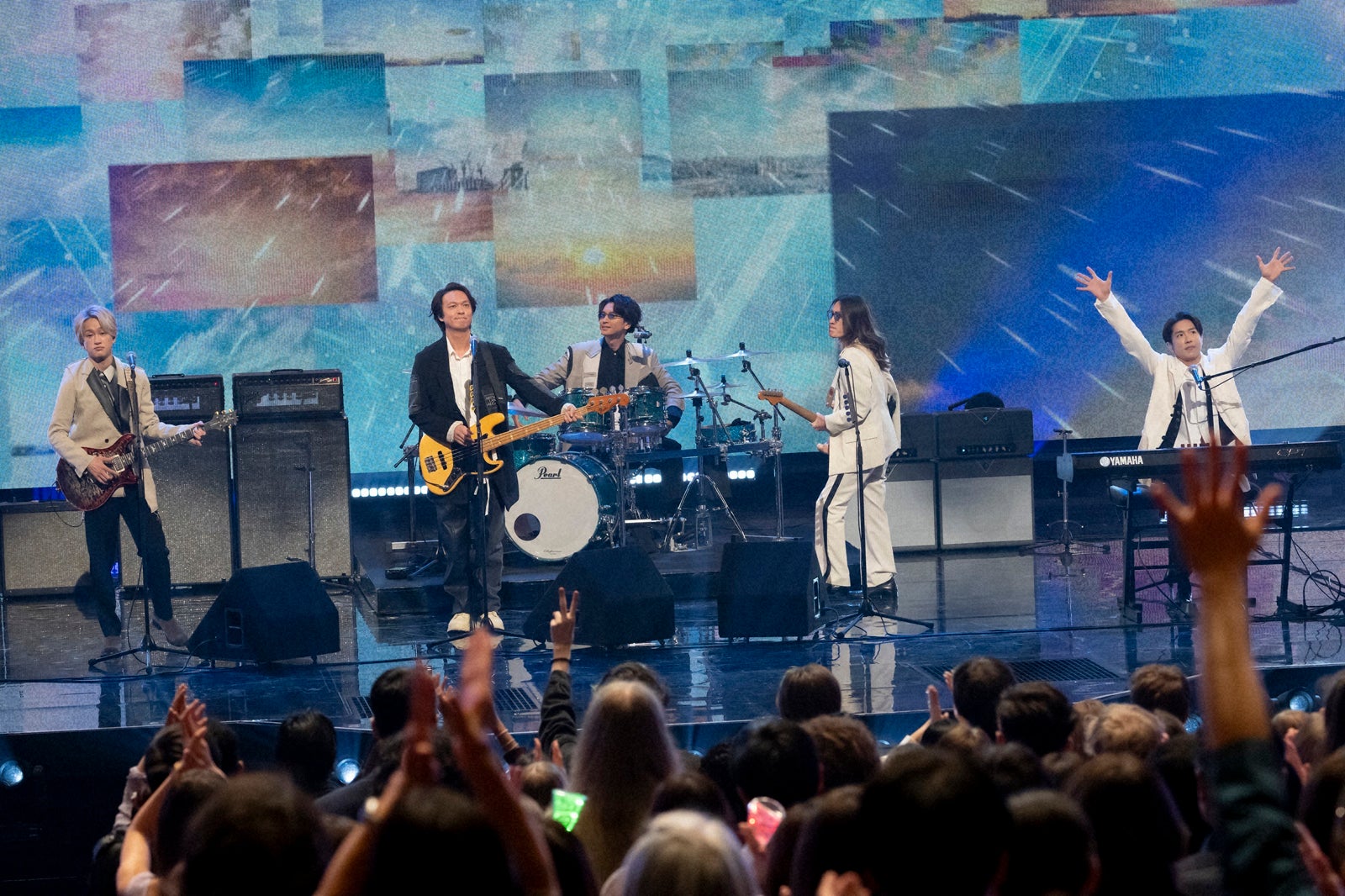 関ジャニ∞「良い未来をみんなで作ろう」総勢18組の大トリ飾る 丸山隆平の“英語コメント”で笑い誘う＜NHK WORLD-JAPAN Music Festival 2023＞