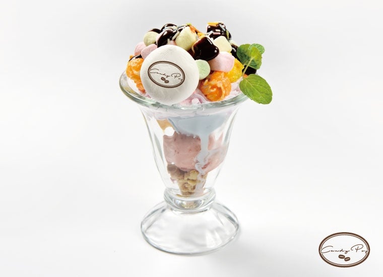 フローズンポップコーンパフェ990円（税抜）／画像提供：株式会社レッグス