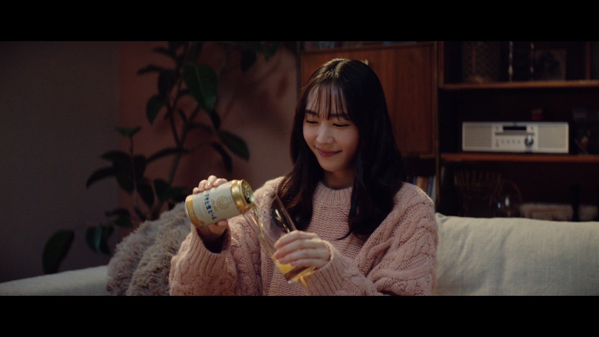 新垣結衣新CM「2022年もおつかれ生です」篇より（提供写真）