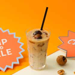 【チップとデール】アイスカフェラテ税込990円(C)Disney