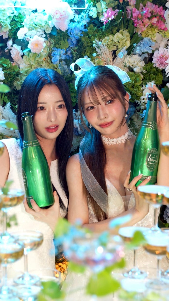 つかさに祝われる飛鳥(提供写真)