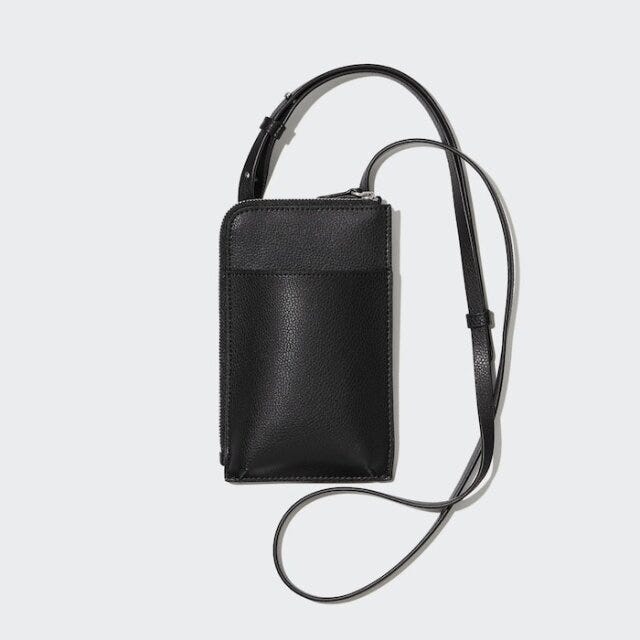 ユニクロ　メッシュトップス×カーゴパンツ　今っぽカジュアルコーデ　asuka　イラスト　レザータッチウォレットショルダーバッグ