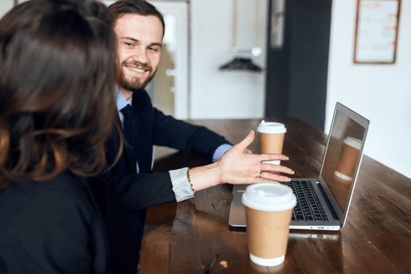 結構前から本気だよ 男が 惚れてる女子 にとる態度とは モデルプレス