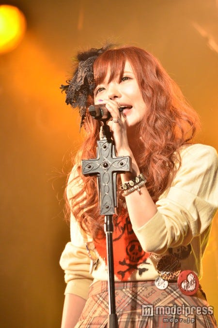 “Milky Bunny”(ミルキーバニー)こと益若つばさ