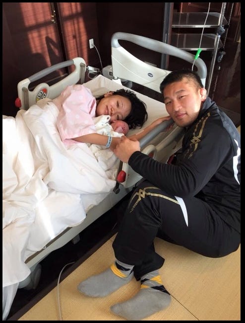 第一子の出産を報告した石井慧&林明日香夫妻/林明日香オフィシャルブログ(Ameba)より【モデルプレス】