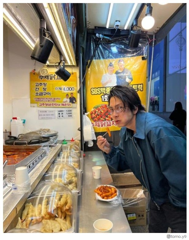 山下智久、韓国降臨 食べ歩きショットに「遭遇したい」の声