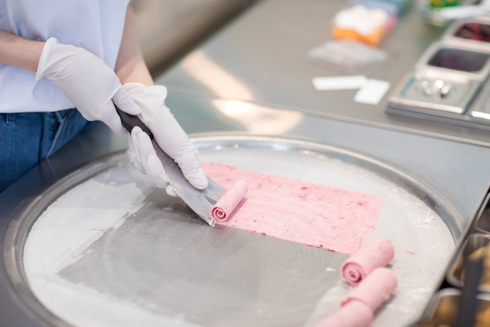 ROLL ICE CREAM FACTORY／画像提供：株式会社Something NEW