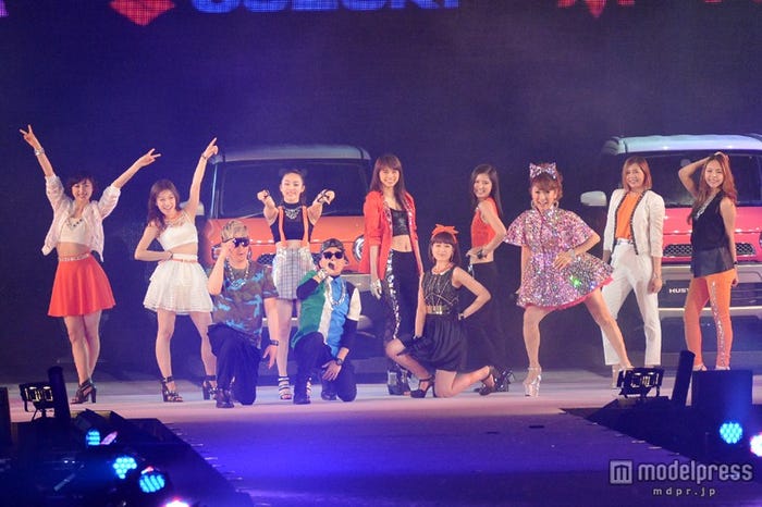 ファッション&音楽イベント「GirlsAward 2014 SPRING/SUMMER」でライブパフォーマンスをm-floとともに披露したFlower