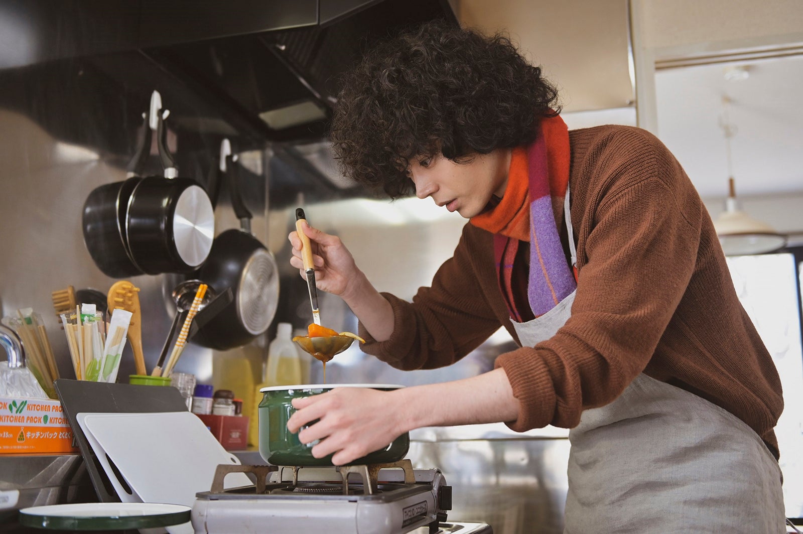 菅田将暉／「ミステリと言う勿れ」第1話より（C）田村由美／小学館 （C）フジテレビジョン