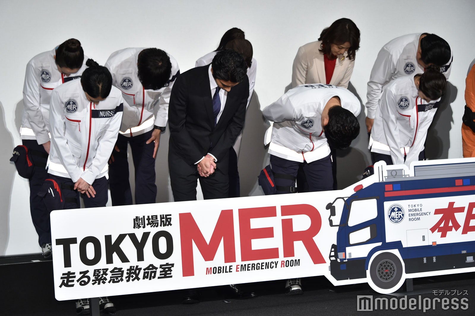 鈴木亮平らキャスト陣（C）モデルプレス