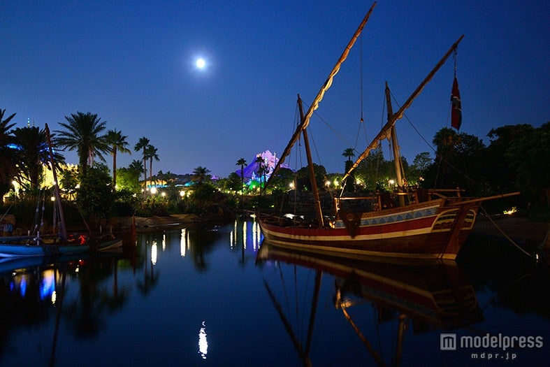 ディズニー、幻想的な輝きに包まれる　数年に1度の現象にうっとり