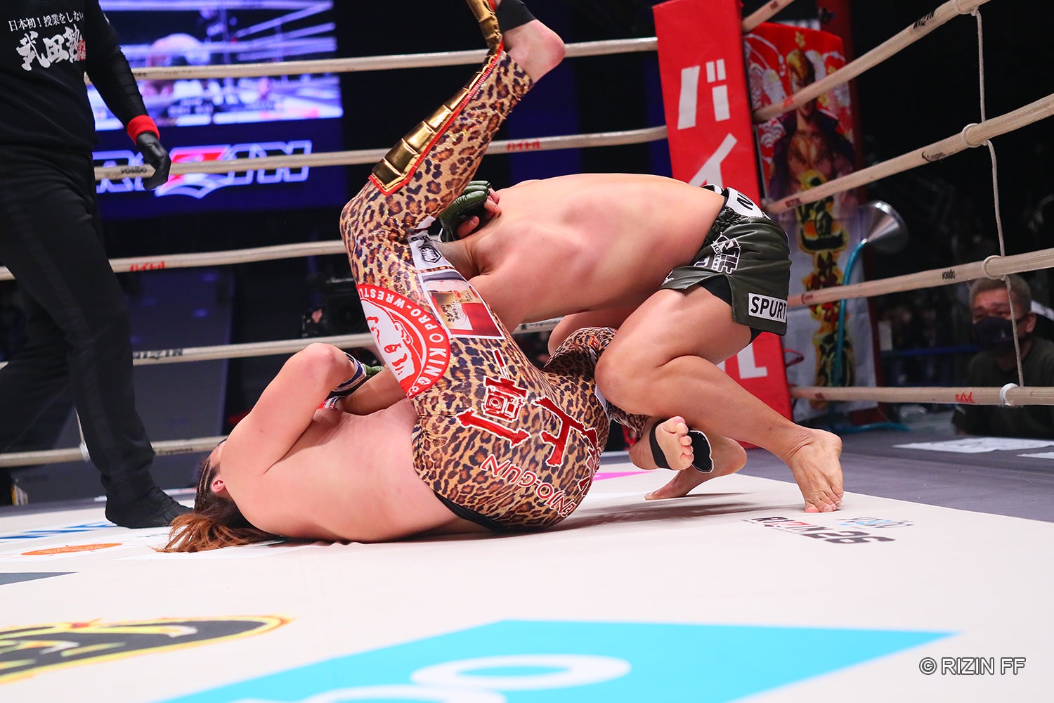 シバターVSHIROYA（C）RIZIN FF