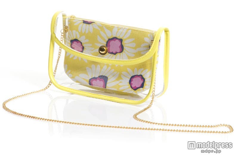 伊藤千晃(AAA)×Marbleeコラボバッグ「花柄クリアーチェーンBAG」