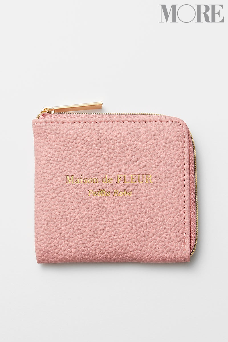 「大人ピンクなレザー調ミニ財布」（C）MORE2021年5月号／集英社