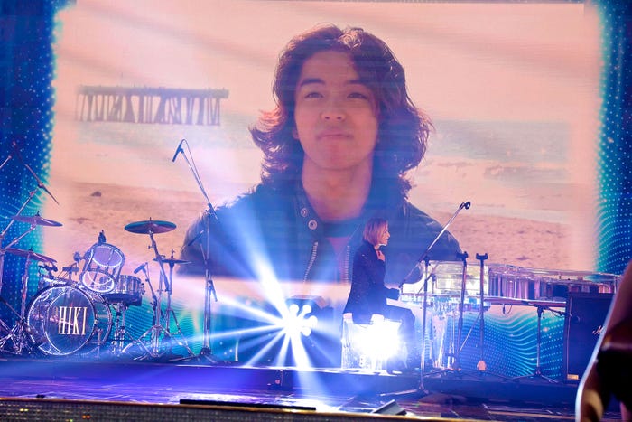 YOSHIさんの映像が流れたスペシャルステージの様子(C)NTV