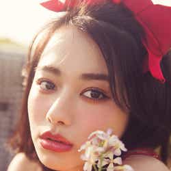モデルプレス - 山本舞香&大川藍に熱視線 ヘアアレンジ&肌見せファッションで魅了