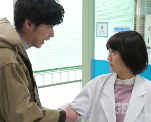 <ドクターホワイト 第1話>“記憶喪失で社会性ゼロ”白夜(浜辺美波)が誤診を覆す