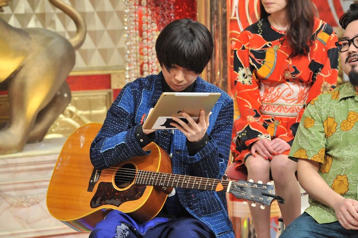 川谷絵音/バラエティー特番「新曲歌いたいんですけど…」より(C)日本テレビ