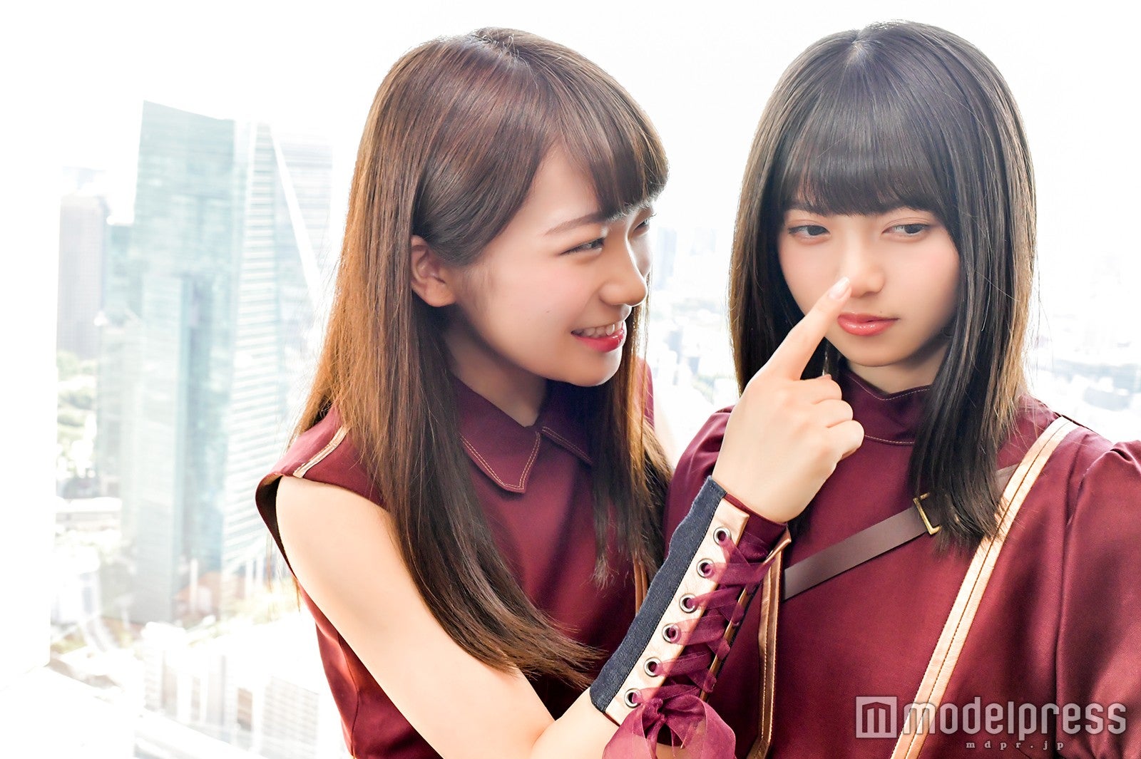 秋元真夏＆齋藤飛鳥（C）モデルプレス