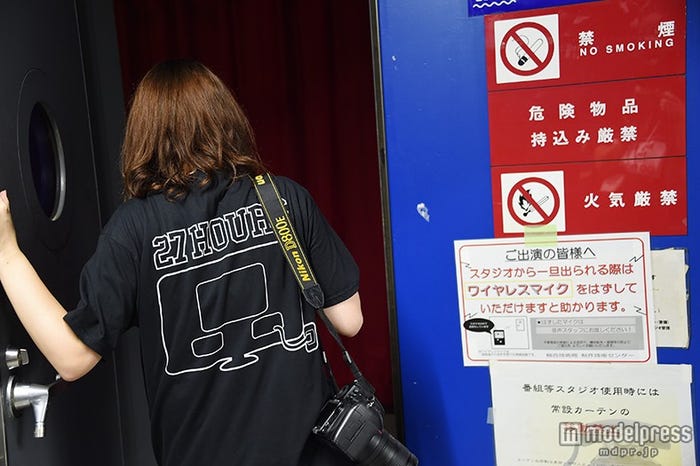 モデルプレスがセット舞台にも潜入