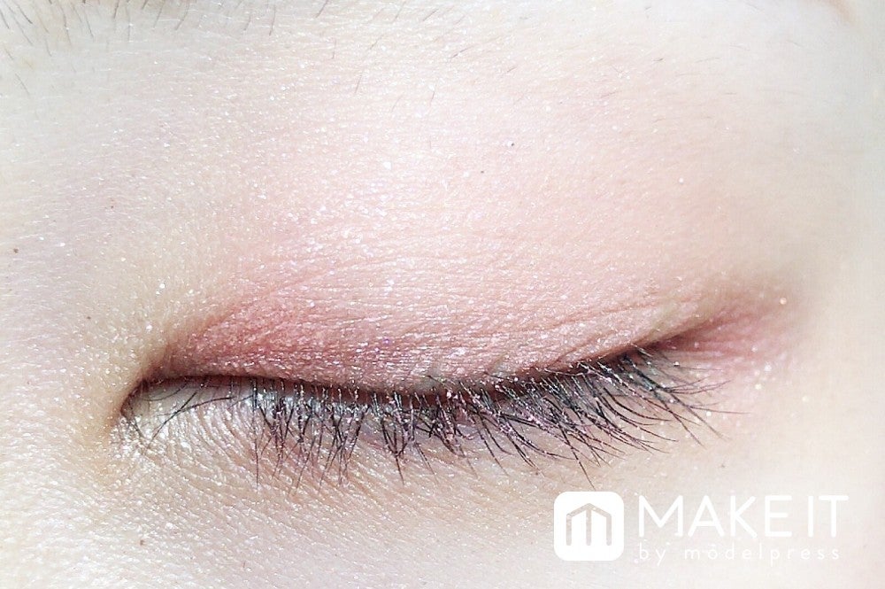 ヴィセ「ジェミィリッチアイズ」“PK-2”パレット右下を上まぶたに使用 (C)メイクイット