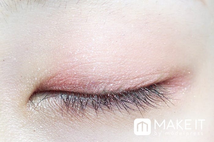 ヴィセ「ジェミィリッチアイズ」“PK-2”パレット右下を上まぶたに使用 (C)メイクイット