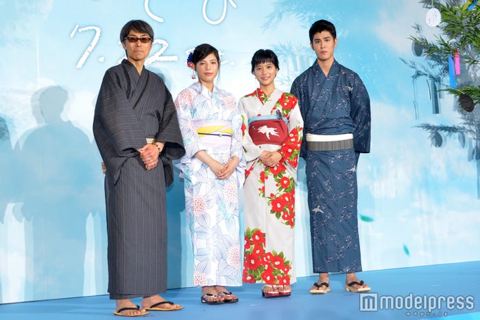 (左から)熊澤尚人監督、石井杏奈、芳根京子、寛一郎(C)モデルプレス