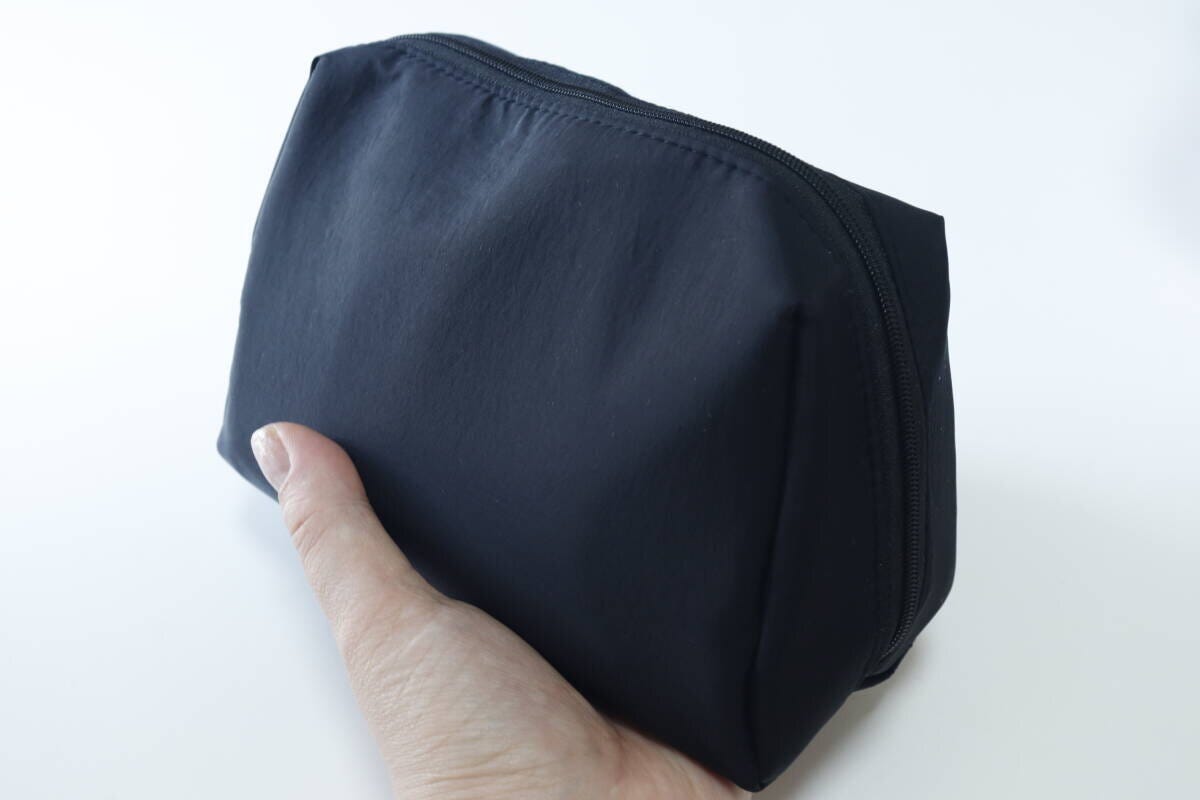 四角メイクポーチ　サイズ感