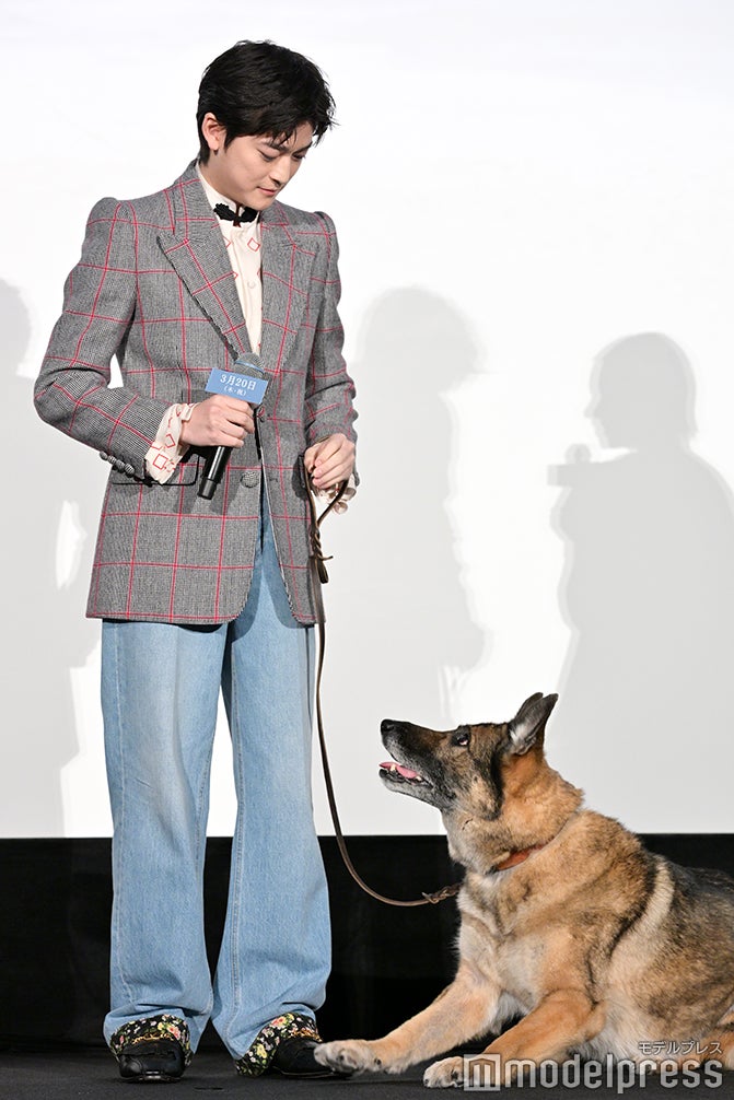 高橋文哉、さくら（C）モデルプレス