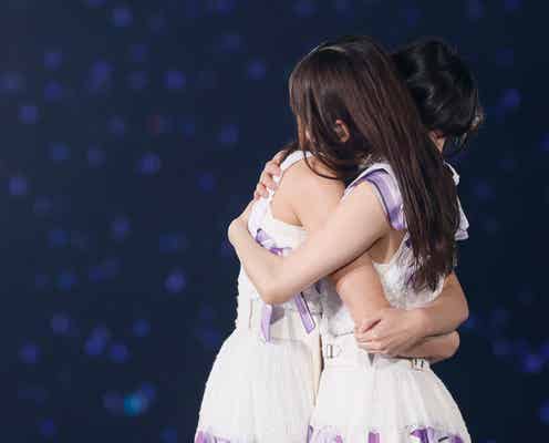 乃木坂46遠藤さくら、齋藤飛鳥と30秒の熱いハグ 涙ぐみながら伝えた思いとは <齋藤飛鳥卒業コンサート2日目/メッセージ全文>