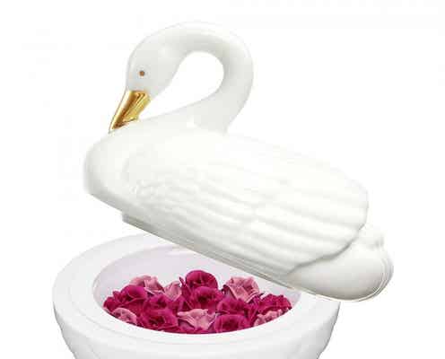 【レ・メルヴェイユーズ ラデュレ/11月29日発売】白鳥が運ぶ花弁チークが限定登場|リミテッド エディション ローズ ラデュレ