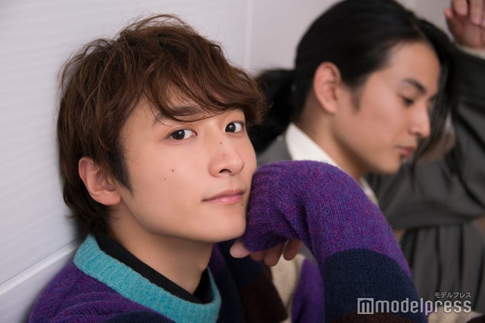 (左から)小関裕太、渡邊圭祐 (C)モデルプレス