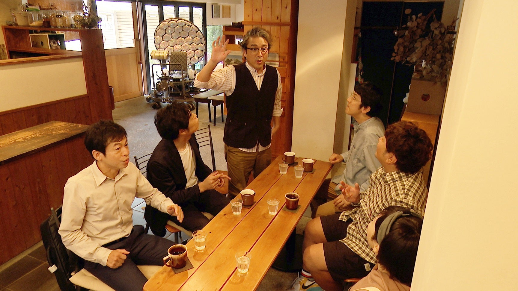 左から）永野宗典、石田剛太、ムロツヨシ、酒井善史、諏訪雅、西村直子 （C）フジテレビ